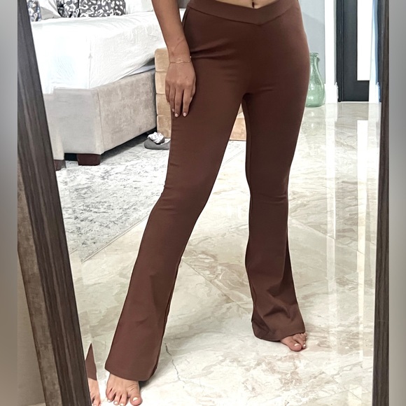 NEW Ci Sono V Cut Flared Leggings - Picture 1 of 11